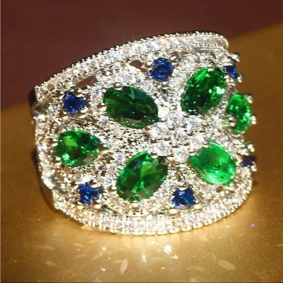 New Unisex 925 Silver Luxury Emerald Ring - Picture 3 of 5